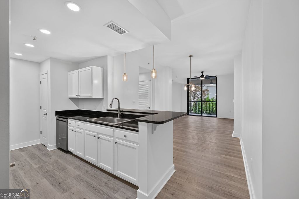 3040 Peachtree Road NW 313, Atlanta, GA 30305