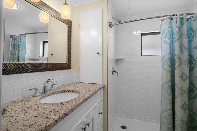 3318 SHINGLE OAK TERRACE, Sarasota, FL 34237