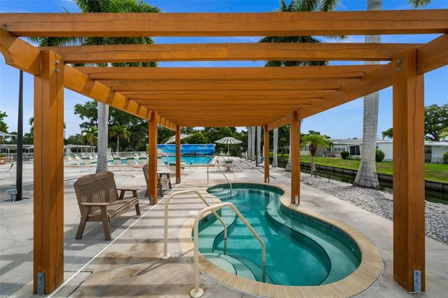 3318 SHINGLE OAK TERRACE, Sarasota, FL 34237