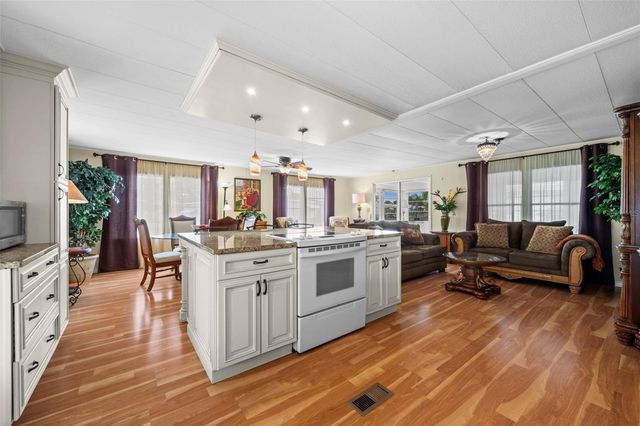 3318 SHINGLE OAK TERRACE, Sarasota, FL 34237