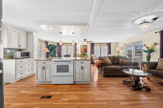 3318 SHINGLE OAK TERRACE, Sarasota, FL 34237