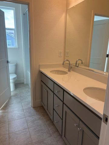 2082 Gravel Bar Way, Sacramento, CA 95832