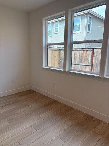 2082 Gravel Bar Way, Sacramento, CA 95832