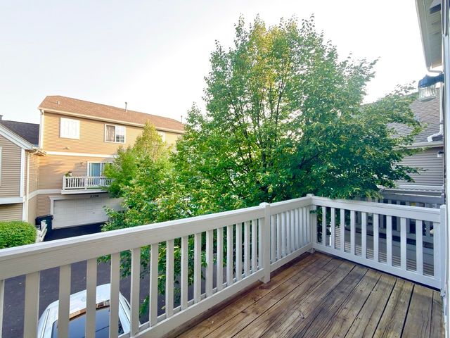 2263 DAYBREAK Drive 2263, Aurora, IL 60503