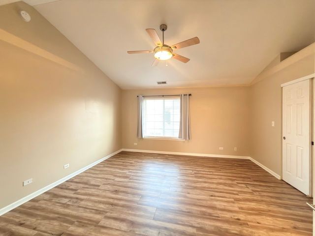 2263 DAYBREAK Drive 2263, Aurora, IL 60503