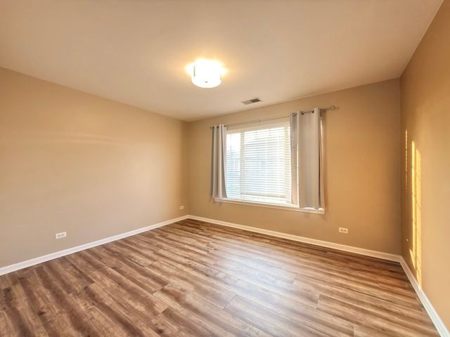 2263 DAYBREAK Drive 2263, Aurora, IL 60503