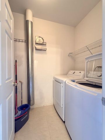 2263 DAYBREAK Drive 2263, Aurora, IL 60503