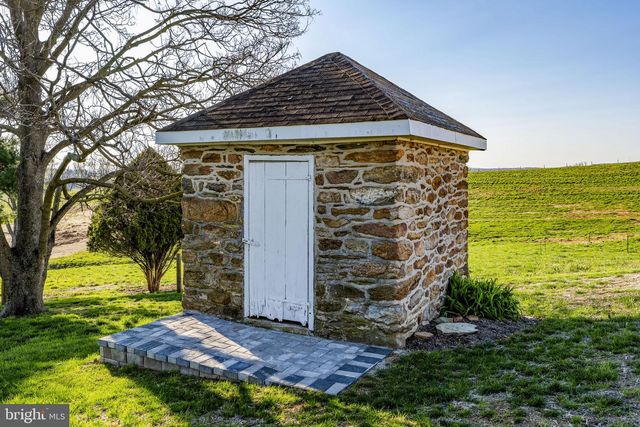 85 TOME FARMS LN, York, PA 17406