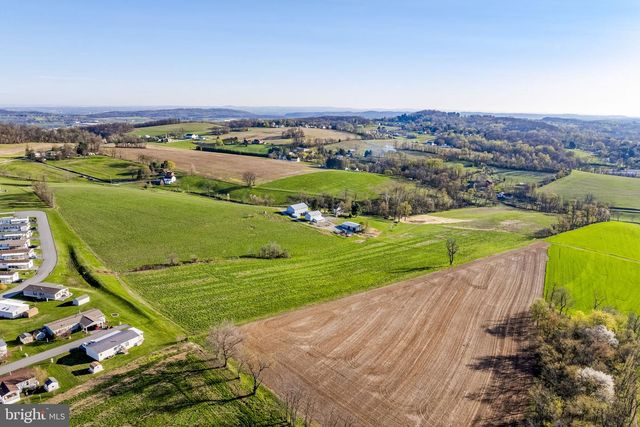 85 TOME FARMS LN, York, PA 17406