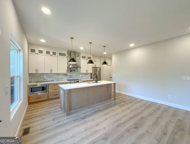 5719 Calm Valley Point, Flowery Branch, GA 30542