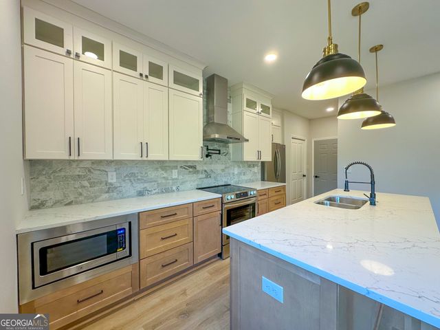 5719 Calm Valley Point, Flowery Branch, GA 30542