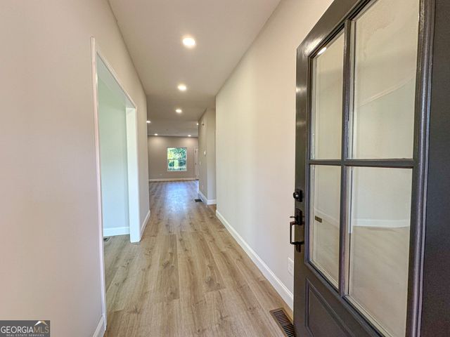 5719 Calm Valley Point, Flowery Branch, GA 30542