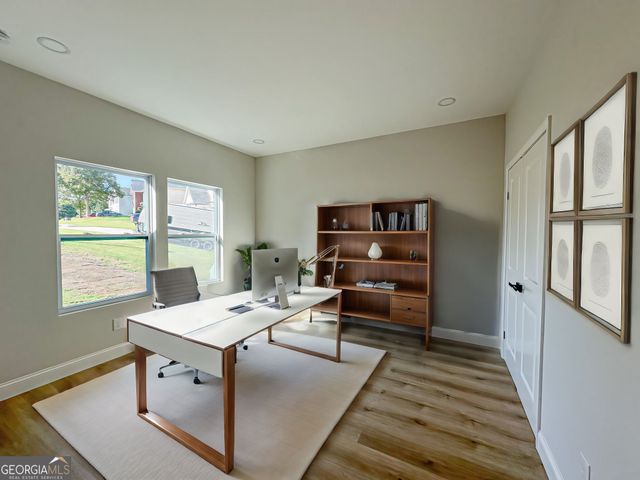 5719 Calm Valley Point, Flowery Branch, GA 30542