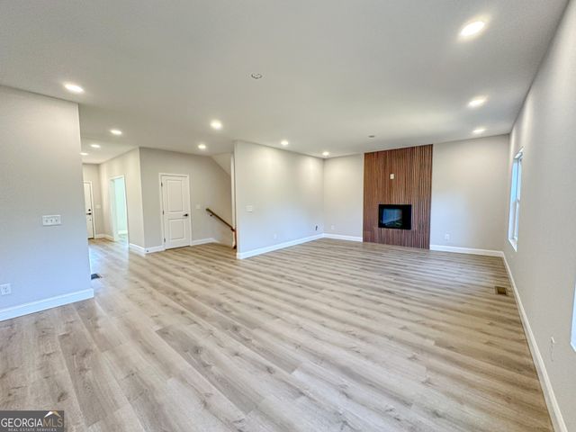 5719 Calm Valley Point, Flowery Branch, GA 30542