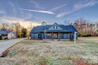 318 Harbor View Drive 45, Cherryville, NC 28021