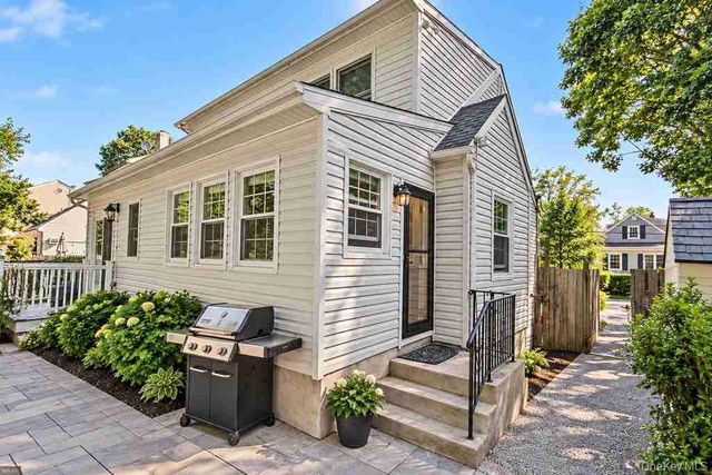 8 Curry Road, Hastings-on-hudson, NY 10706