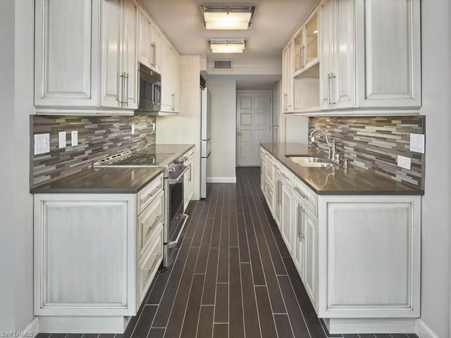 3003 Gulf Shore BLVD N 604, Naples, FL 34103