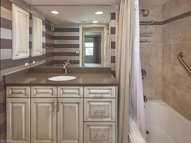 3003 Gulf Shore BLVD N 604, Naples, FL 34103