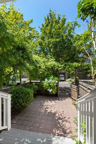 6726 35th Place S, Seattle, WA 98118