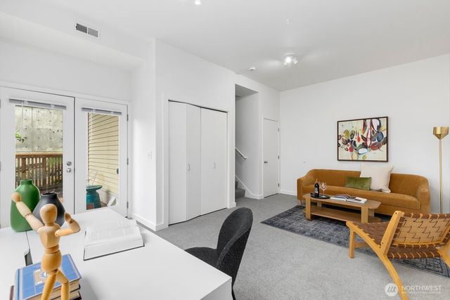 6726 35th Place S, Seattle, WA 98118