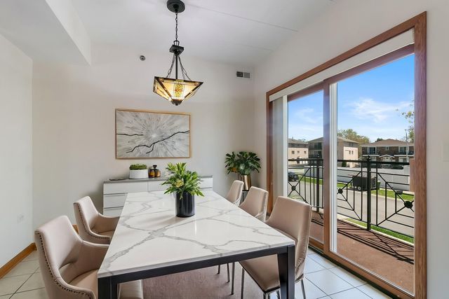 5368 W 96th Street 2S, Oak Lawn, IL 60453