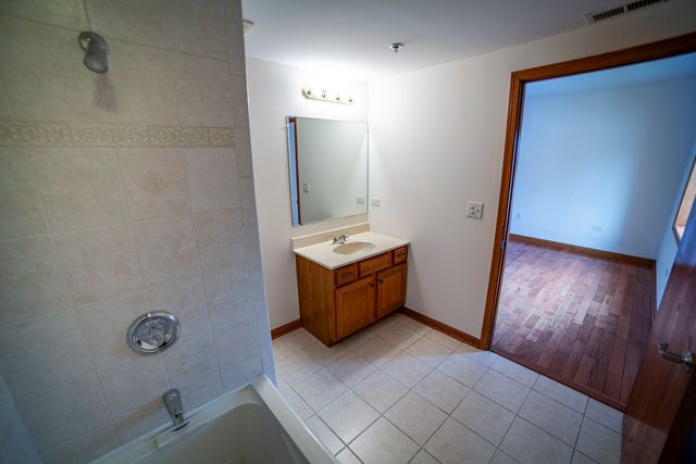 5368 W 96th Street 2S, Oak Lawn, IL 60453