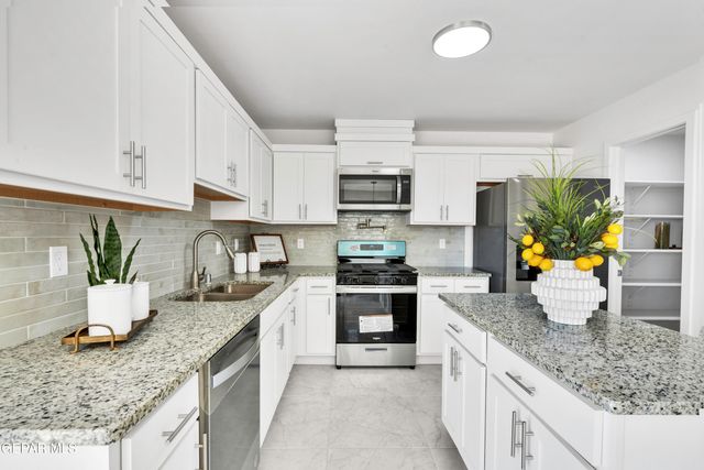 13805 Margaret Ponce Avenue, Horizon City, TX 79928