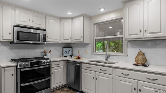 6 Stonehenge Court, Orchard Park, NY 14127