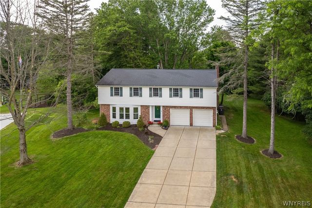 6 Stonehenge Court, Orchard Park, NY 14127