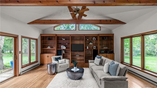 6 Stonehenge Court, Orchard Park, NY 14127