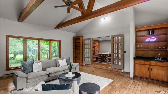 6 Stonehenge Court, Orchard Park, NY 14127