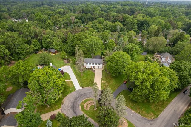 6 Stonehenge Court, Orchard Park, NY 14127