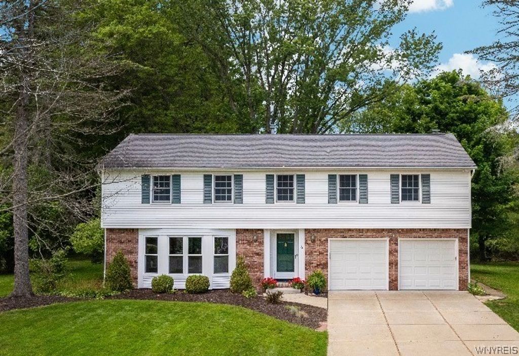 6 Stonehenge Court, Orchard Park, NY 14127
