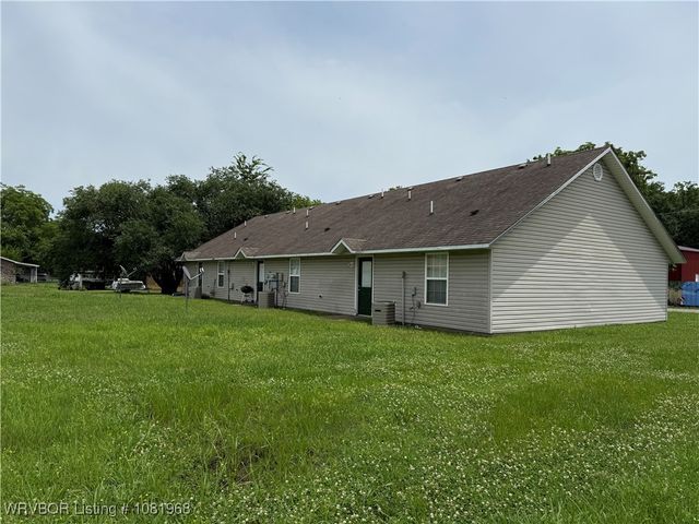 891 W Choctaw Avenue, Sallisaw, OK 74955