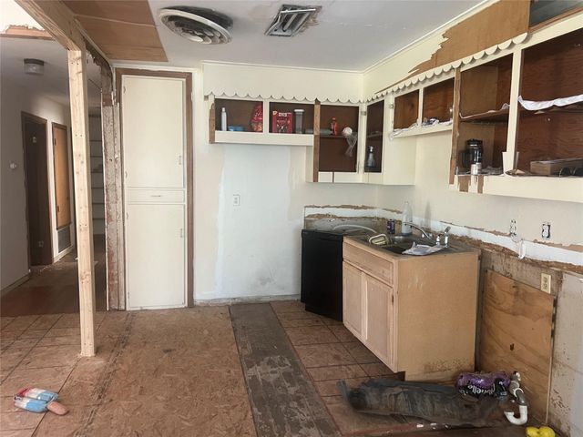 9021 Lomax Street, Houston, TX 77093