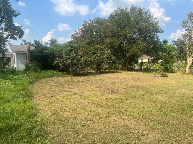 9021 Lomax Street, Houston, TX 77093