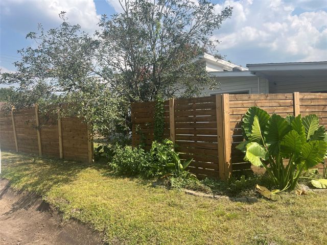 9021 Lomax Street, Houston, TX 77093