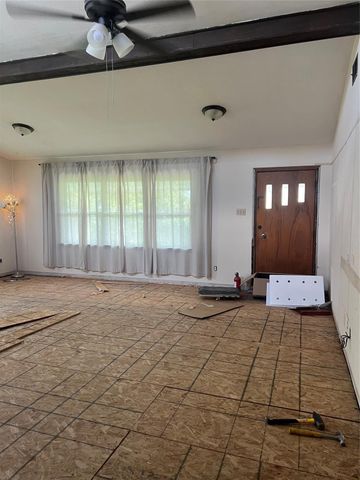 9021 Lomax Street, Houston, TX 77093