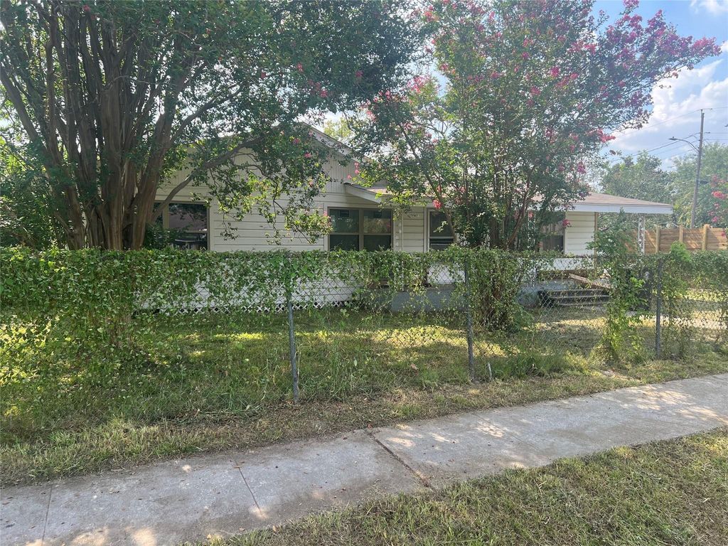 9021 Lomax Street, Houston, TX 77093