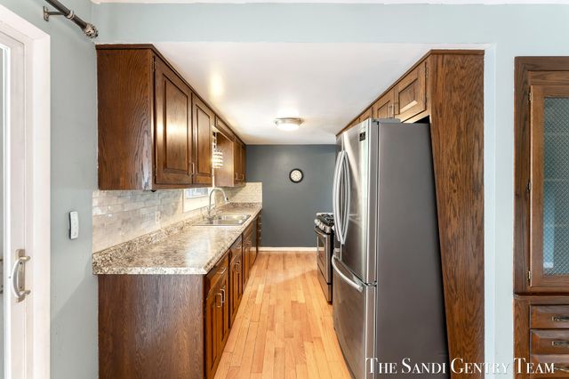 1015 Taylor Avenue, Grand Haven, MI 49417