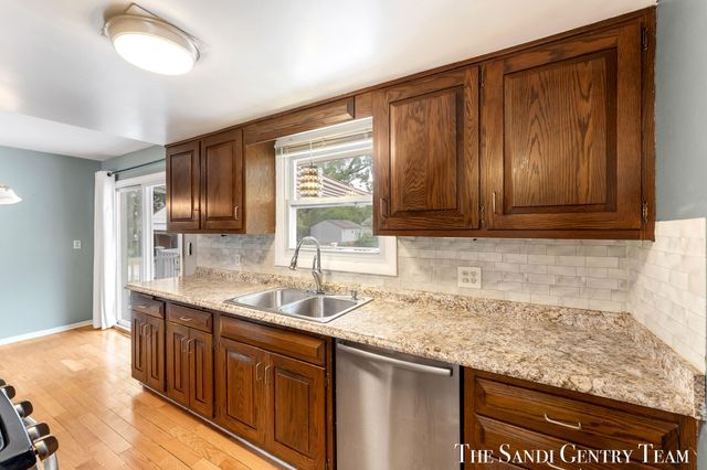 1015 Taylor Avenue, Grand Haven, MI 49417