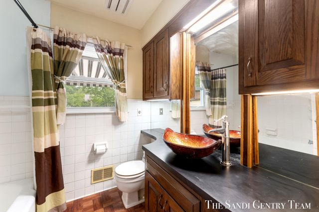 1015 Taylor Avenue, Grand Haven, MI 49417