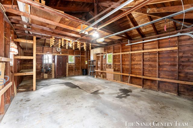 1015 Taylor Avenue, Grand Haven, MI 49417