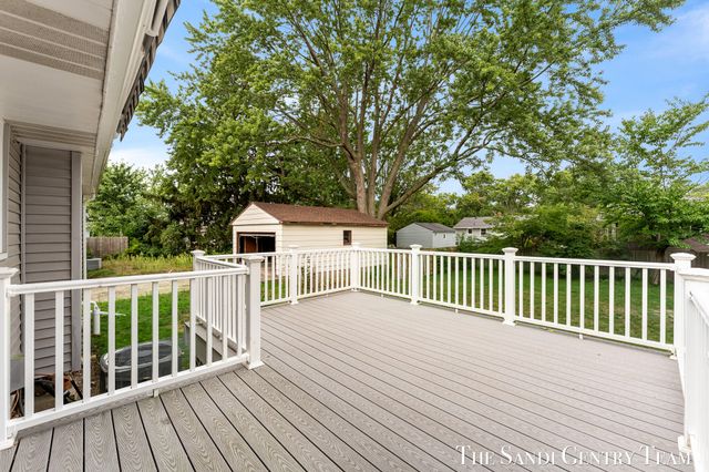 1015 Taylor Avenue, Grand Haven, MI 49417