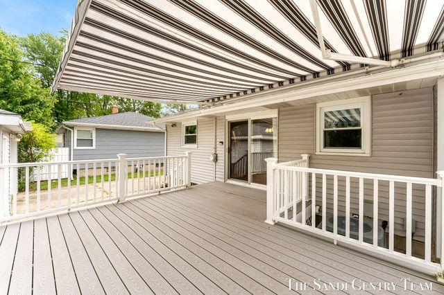 1015 Taylor Avenue, Grand Haven, MI 49417