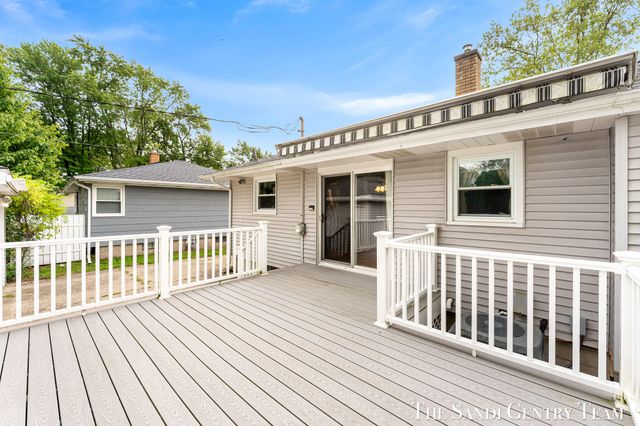 1015 Taylor Avenue, Grand Haven, MI 49417