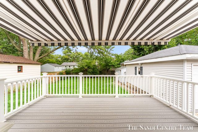 1015 Taylor Avenue, Grand Haven, MI 49417