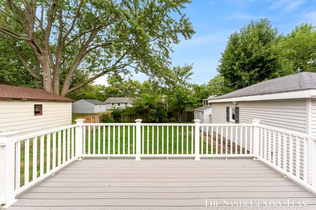 1015 Taylor Avenue, Grand Haven, MI 49417