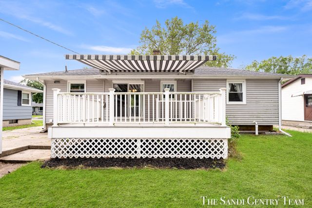 1015 Taylor Avenue, Grand Haven, MI 49417
