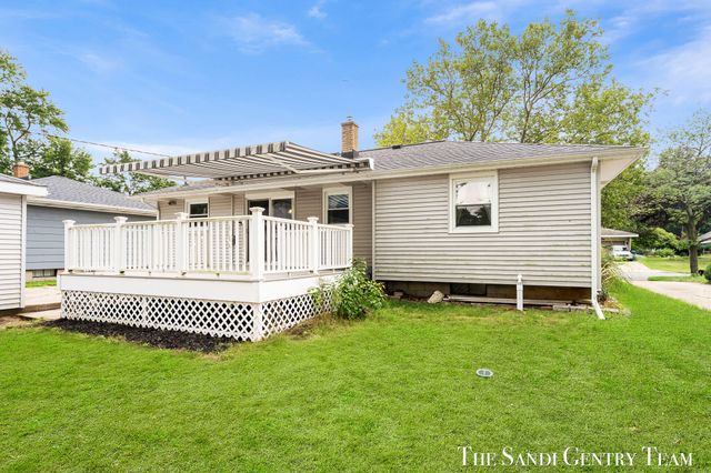 1015 Taylor Avenue, Grand Haven, MI 49417